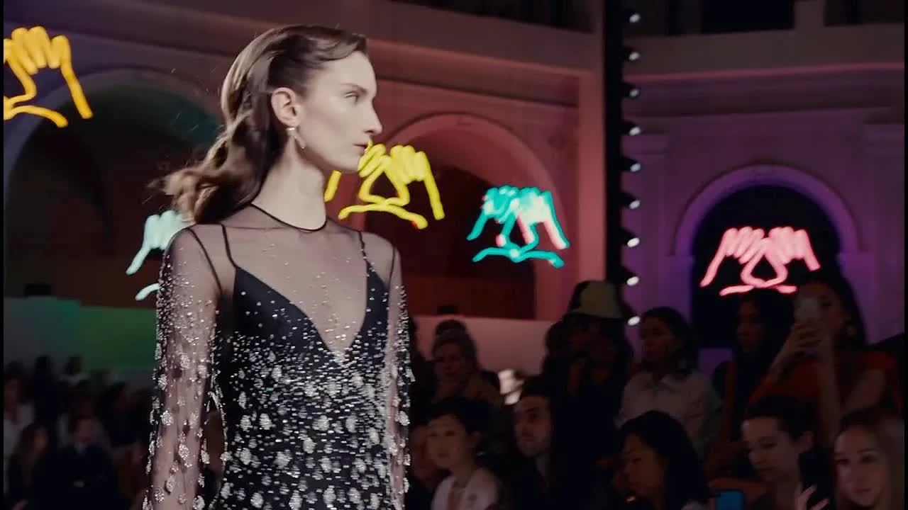 Dior, Maria Grazia Chiuri'nin Pre-Fall 2024 koleksiyonunu özel bir defileyle tanıttı.