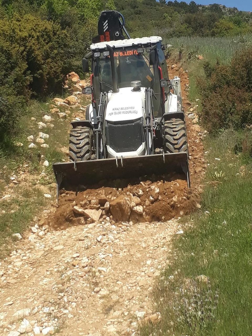 İzmir Kiraz Belediyesi, Akpınar Mahallesi'nde Üretim Yollarını Bakım ve Düzenleme Yaptı