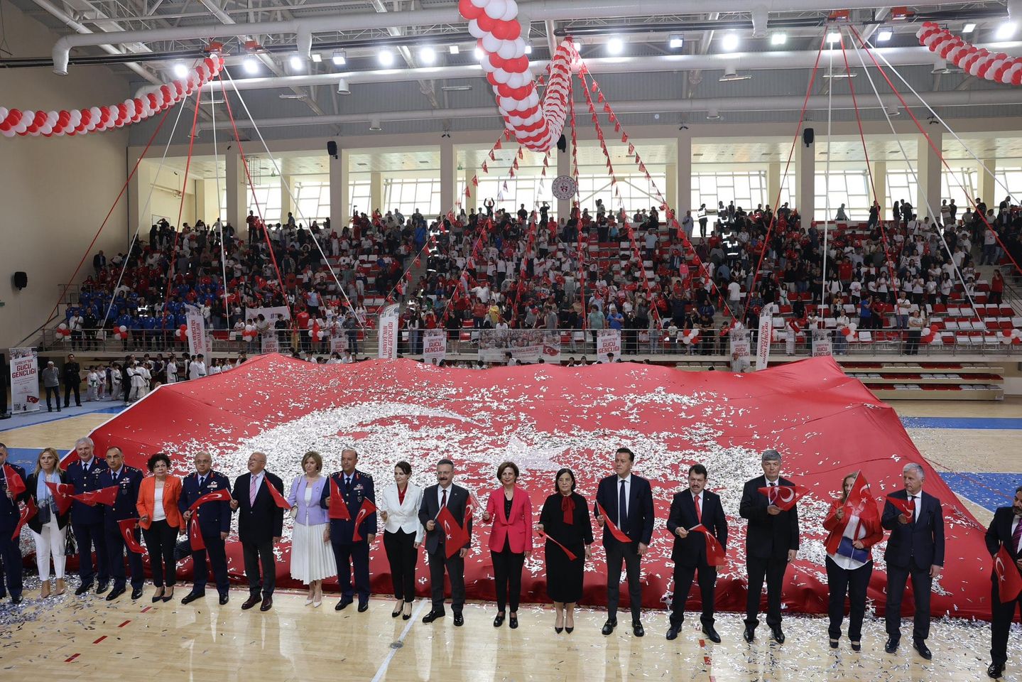 19 Mayıs Atatürk'ü Anma, Gençlik ve Spor Bayramı Eskişehir'de Coşkuyla Kutlandı