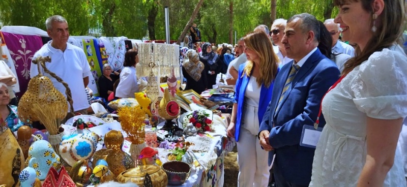 Kaymakam Muzaffer Şahiner Bornova Yaygın Eğitim Festivali'ne katıldı