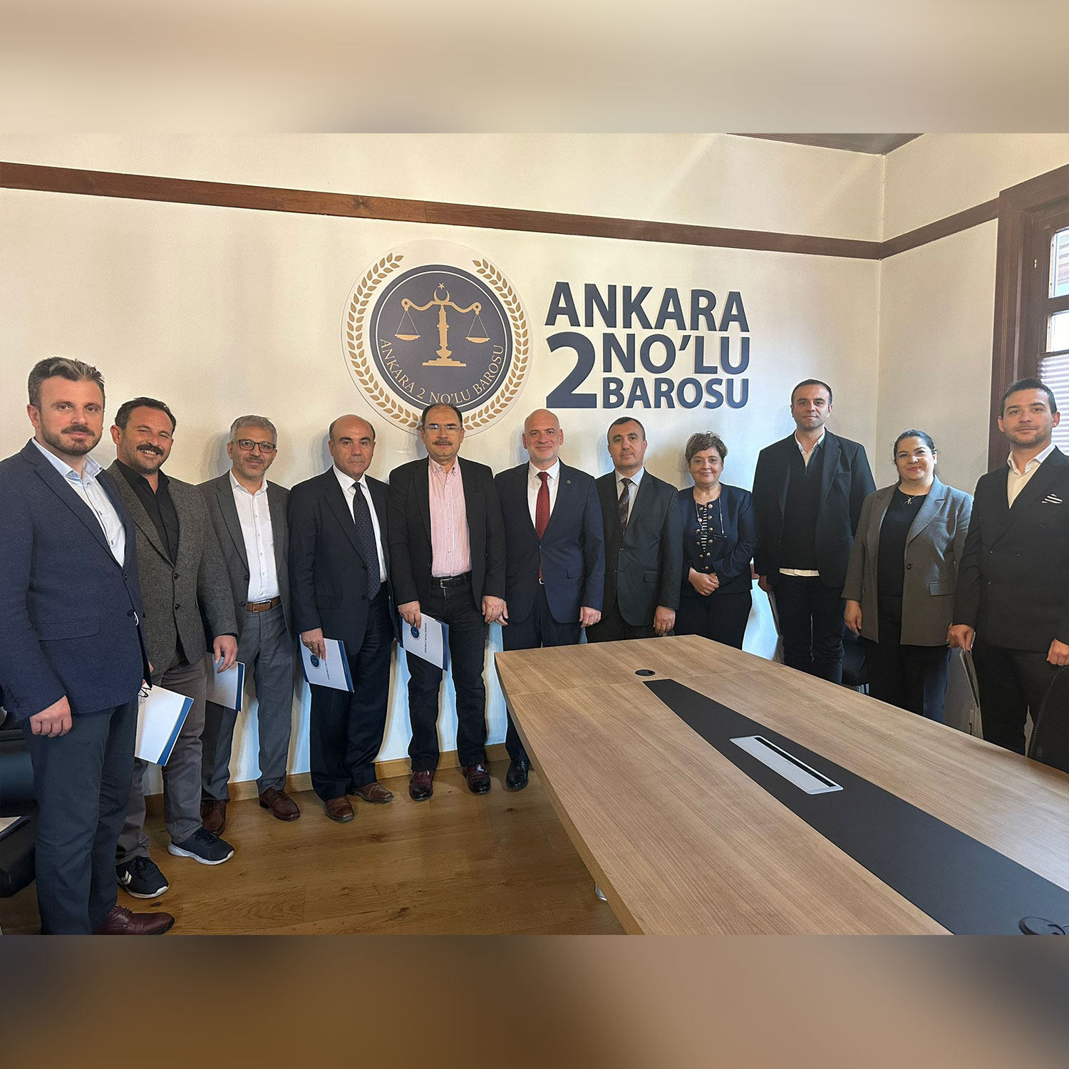 Ankara 2 Nolu Barosu Akademisyenlere Fidan Sertifikalarını Takdim Etti