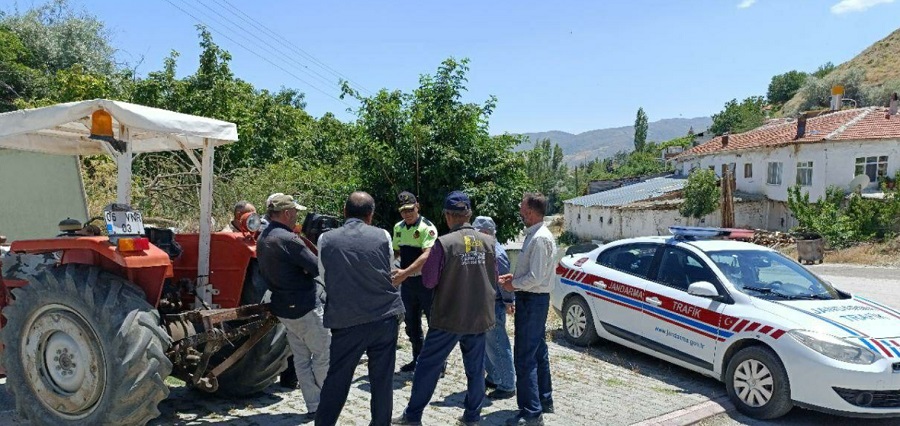 Akyurt İlçe Jandarma Komutanlığı Trafik Timlerince Traktör ve Tarım Araçlarına Eğitim Verildi