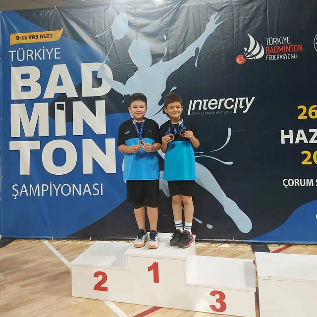 Mert Arden Köz ve Aras Kumru Türkiye Badminton Şampiyonası'nda Madalya Kazandı