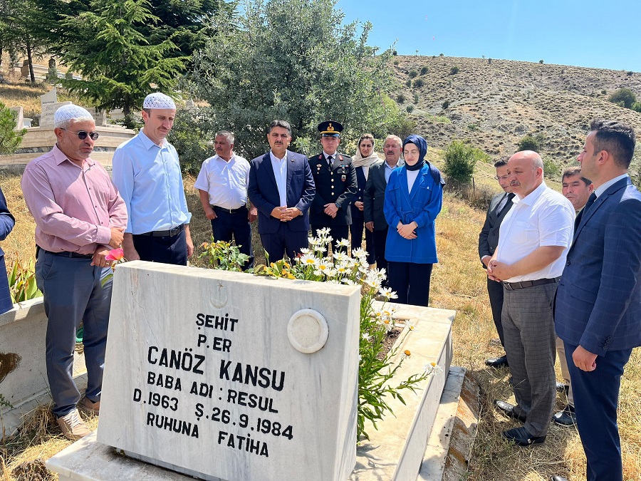 15 Temmuz Demokrasi ve Milli Birlik Günü Etkinlikleri Kapsamında Şehidimiz Canöz Kansu'nun Kabri Ziyaret Edildi