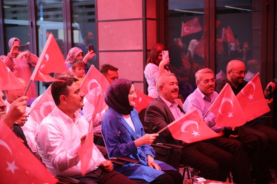 Kaymakam Mehmet TUNÇ, Belediye Başkanı Hilal AYIK ve diğer yetkililer Engelsiz Yaşam Merkezi'nde 15 Temmuz Anma Etkinliğine Katıldı