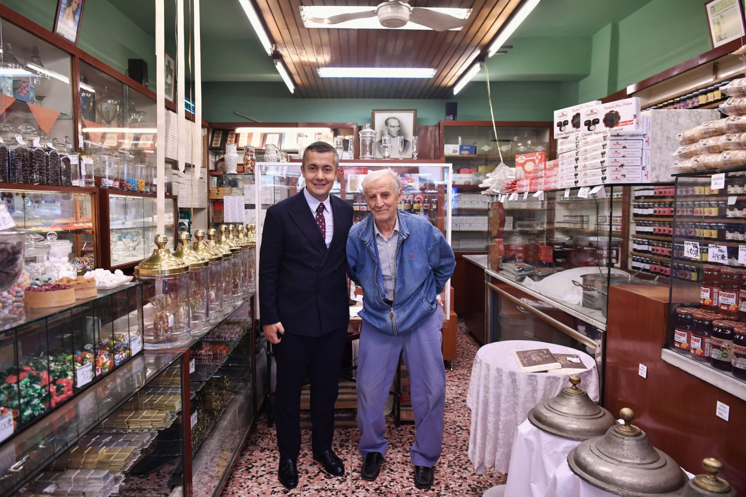 Beyoğlu Kaymakamı Sn. Can Aksoy, Tarihi Üç Yıldız Şekerleme'yi Ziyaret Etti