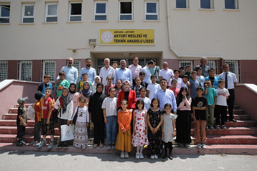 Kaymakam Mehmet TUNÇ, Belediye Başkanı Hilal AYIK, Milli Eğitim Müdürü Kadir ÇIRAKOĞLU ve Müftü Adem YILDIZ, Muharrem Ayı vesilesiyle Aşure Etkinliğine Katıldı