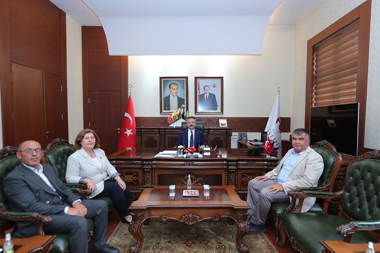 Çifteler Belediye Başkanı Zehra Konakcı, Vali Hüseyin Aksoy'u Ziyaret Etti