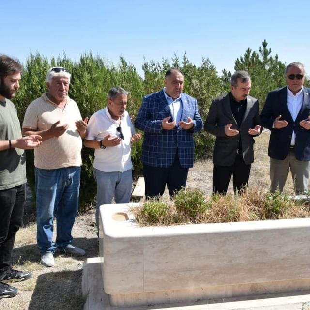 İYİ Parti Bursa Milletvekili Hasan Toktaş, Parti Kurucusu Erdal Gümüş'ün Mezarını Ziyaret Etti