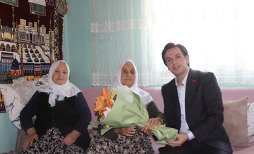 Çobanlar Kaymakamı Sedat Akpınar Şehit Polis Memuru Ekrem Gebece'nin Annesini Ziyaret Etti