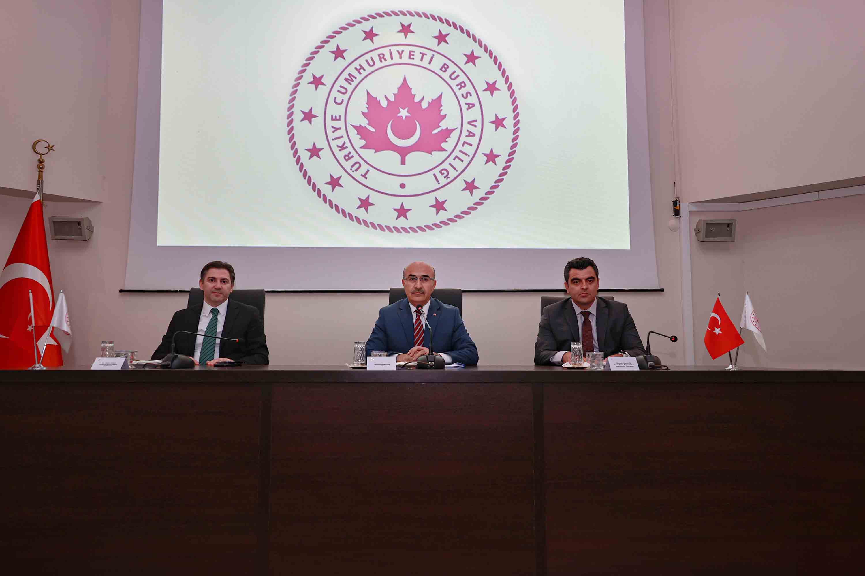 Vali Mahmut Demirtaş, Tarım ve Orman Bakan Yardımcısı Dr. Ahmet Bağcı ve Türkiye Tarım Kredi Kooperatifleri Tedarik ve Satış Genel Müdür Yardımcısı Mehmet Okan Ateş ile çiftçilerimizle buluştu