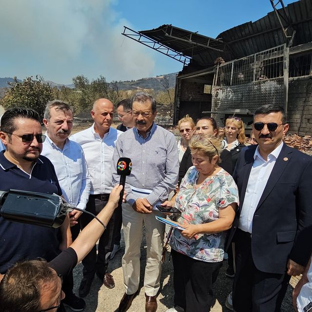 İYİ Parti Milletvekili Yüksel Selçuk Türkoğlu, İzmir'deki yangın felaketine tepki gösterdi