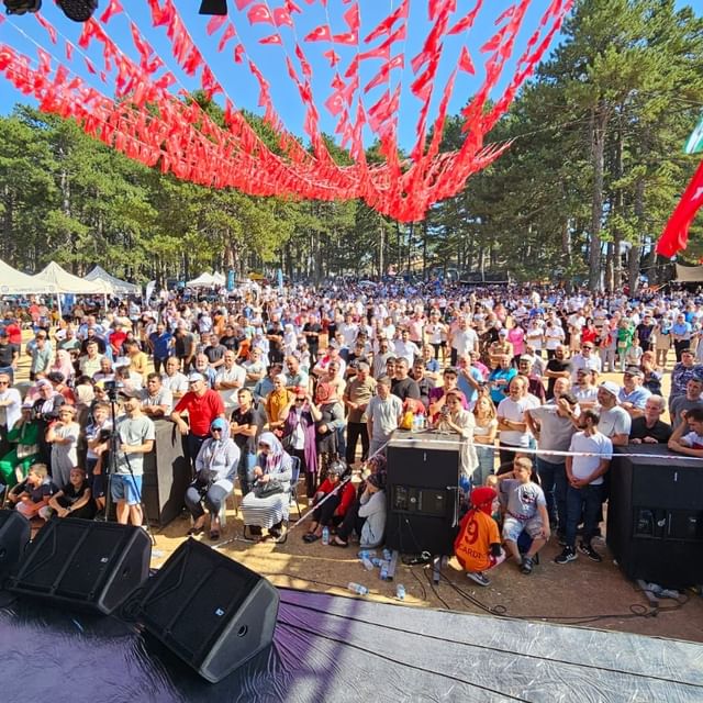 İyi Parti Milletvekili Yüksel Selçuk Türkoğlu, Bursa'da düzenlenen Samsun Dernekler Federasyonu 1. Kültür Festivali'ne katıldı