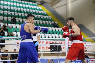 Naim Süleymanoğlu Spor Kompleksi'nde düzenlenen U22 Erkekler ve Kadınlar Türkiye Ferdi Boks Şampiyonası Sonuçlandı