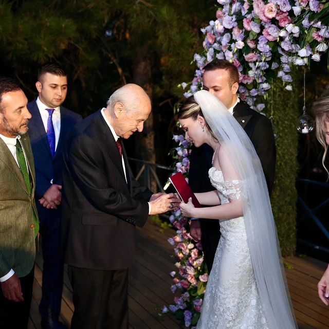 MHP Genel Başkanı Devlet Bahçeli ve TBMM Başkanvekili Celal Adan Düğün Töreninde Nikah Şahitliği Yaptı