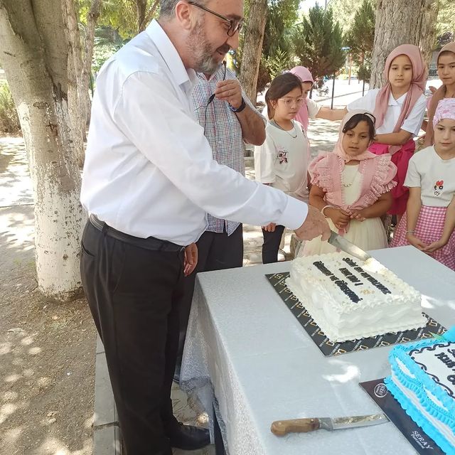 Yunus Emre Camii'nde Kuran Kursu Öğrencilerine Anlamlı Program