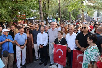 CHP Eskişehir İl Başkanlığı, Odunpazarı Belediyesi'nin düzenlediği festival yürüyüşünde yer aldı