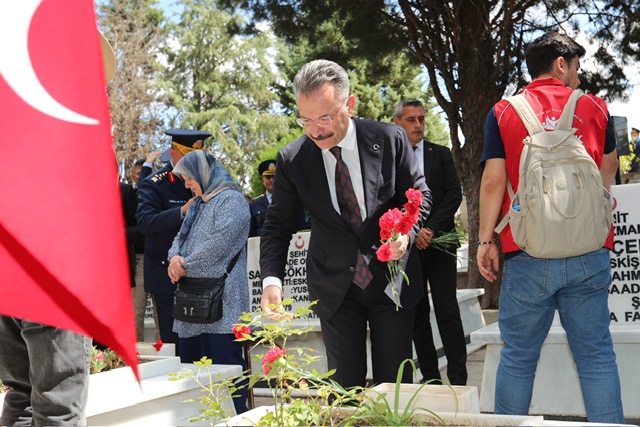 Vali Hüseyin Aksoy Eskişehir'in Kurtuluş Törenine Katıldı