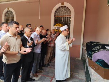 MHP İzmir İl Başkanlığı, Ahmet Kürşad Köymen'in Teyzesi Müveddet Bayraktarlar'ın Cenaze Törenine Katıldı