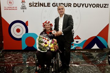 Milli Sporcu Aysel Özgan Paris 2024 Paralimpik Oyunları'nda Gümüş Madalya Kazandı