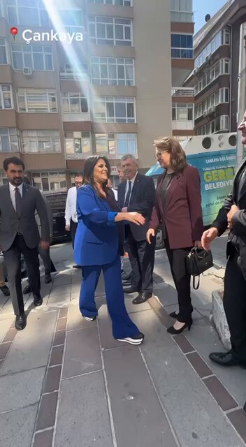 AK Parti Milletvekili Jülide Sarıeroğlu: Esnaflar ve Vatandaşlarla Buluştu