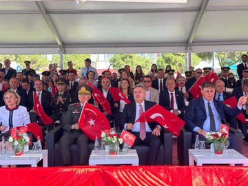 İzmir Cumhuriyet Meydanı'nda Kurtuluş Bayramı Coşkusu