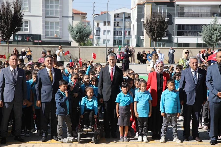 Kaymakam Mehmet Tunç, Yeni Eğitim Öğretim Yılına Zil Çaldı