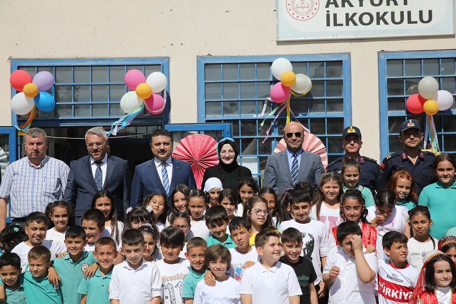 Kaymakamımız, Belediye Başkanı ve İlçe Milli Eğitim Müdürü İlköğretim Haftası Kutlama Programında