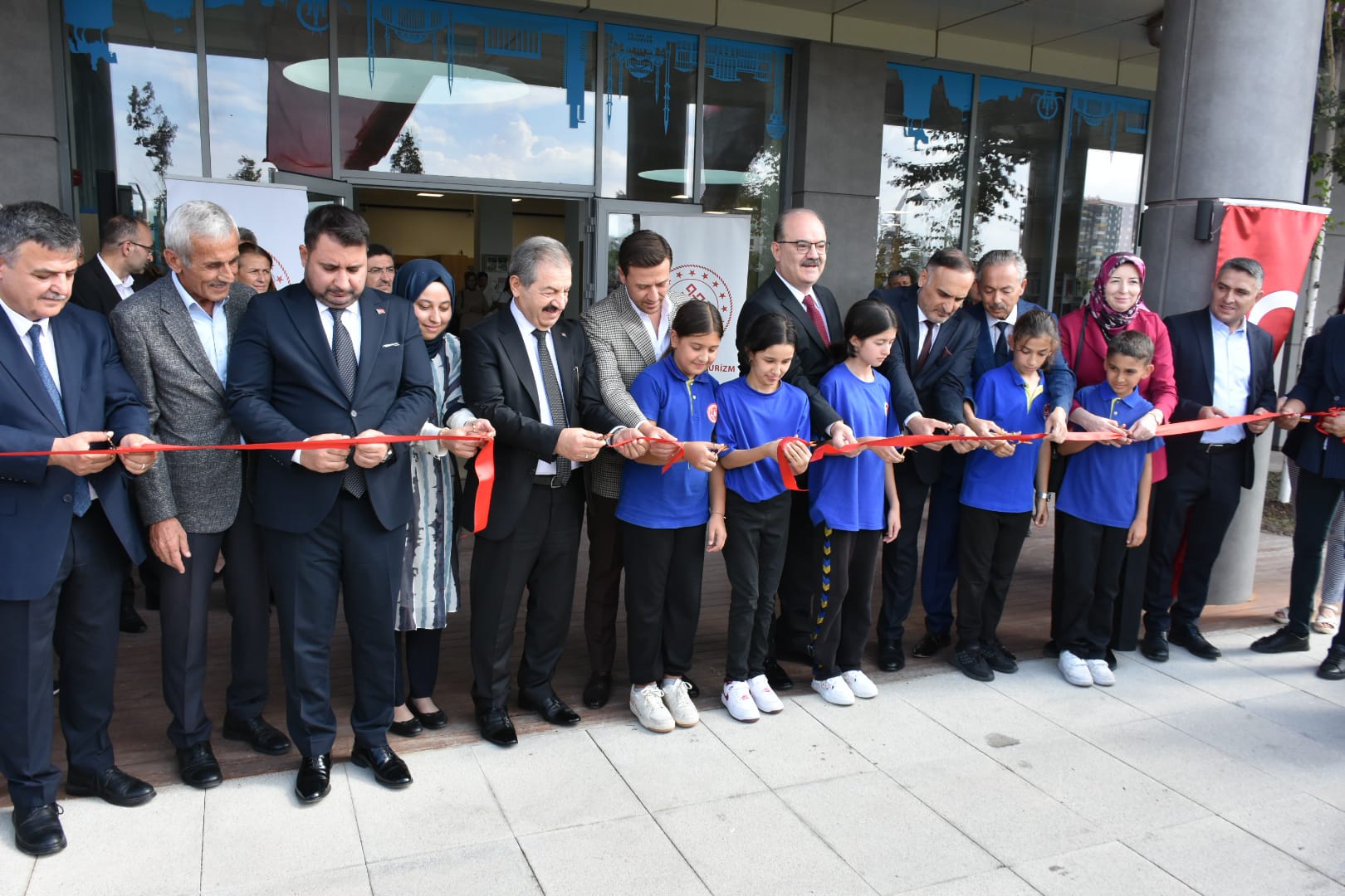 Kaymakam A. Selim PARLAR, Millet Bahçesinde İlçe Halk Kütüphanesinin Açılışını Yaptı