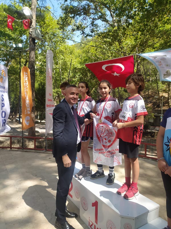 İzmir'in Kurtuluşu Vesilesiyle Oryantring Yarışları Dere Mesire Alanı'nda Gerçekleşti