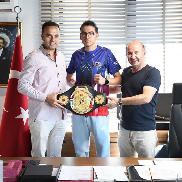 Polatlı Ticaret Odası Başkanı Ulvi Sakarya, Muaythai Şampiyonu Alperen Soytürk'ü Kabul Etti