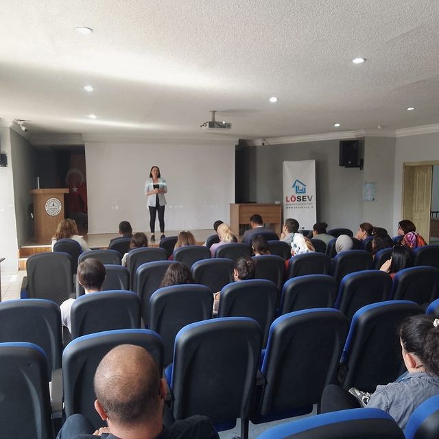 Kızılcahamam Belediyesi, LÖSEV ile ortaklaşa düzenlenen Lösemiye Farkındalık Semineri'nde önemli bir etkinlik gerçekleştirdi