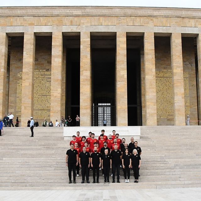 Göztepe Basketbol A Takımı Anıtkabir'i Ziyaret Etti