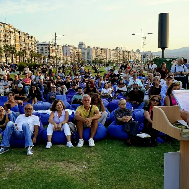 İzmir Şiir Hatları Buluşması Başladı