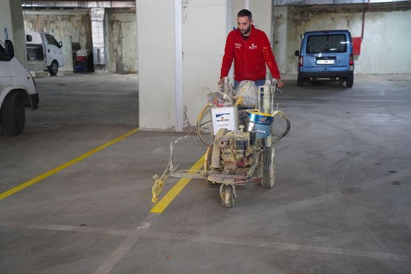 Orhangazi Belediyesi Kapalı Pazaryeri Otoparklarını Yenileme Çalışmalarına Başladı