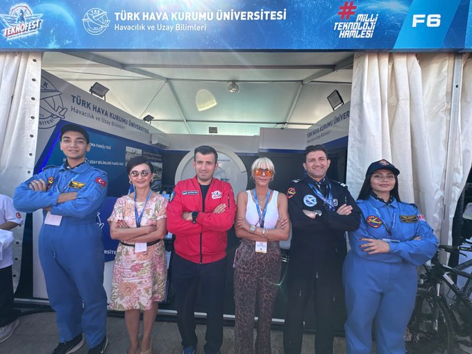 TEKNOFEST'in mimarı Selçuk Bayraktar, Türk Hava Kurumu Üniversitesi'nin projelerini inceledi