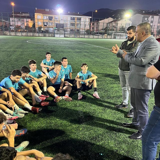 Kulüp Başkanı ve Yöneticilerinden Futbol Takımlarına Destek