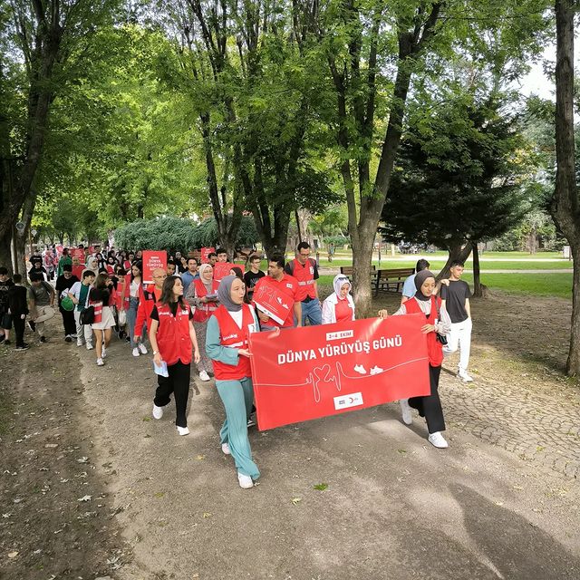 Türk Kızılay Bursa İl Merkezi, Dünya Yürüyüş Günü Etkinliği Düzenledi