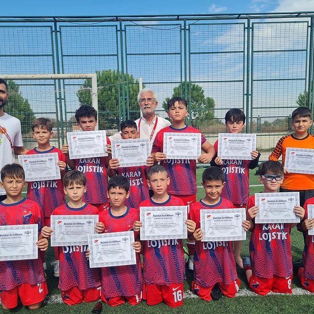 Mustafakemalpaşa Belediyesi U12 Futbol Takımı Başarıya Koşuyor