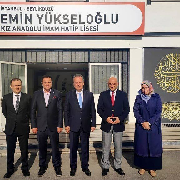 Beylikdüzü Kaymakamı ve İlçe Milli Eğitim Müdürü, Emin Yükseloğlu Kız İmam Hatip Lisesi'ni Ziyaret Etti