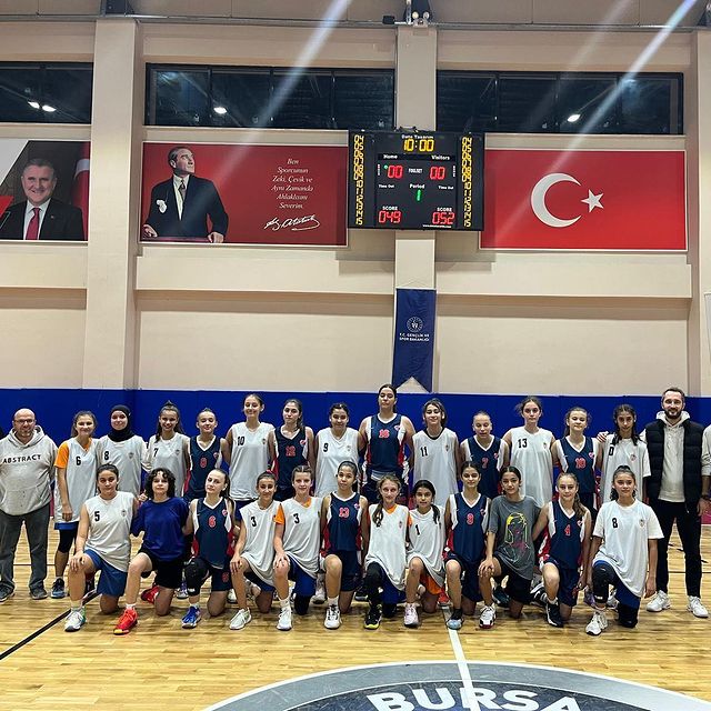 Belediye Mustafakemalpaşaspor U14 Kız Basketbol Takımı Sezon Öncesi Hazırlık Maçında Dostluk Kazandı