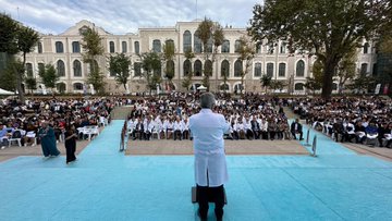 Tıp, Diş Hekimliği ve Eczacılık Fakültelerinde Beyaz Önlük Giyme Töreni Gerçekleştirildi