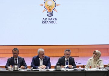 AK Parti İstanbul İl Başkanlığı Milletvekilleri İle Toplantı Düzenledi