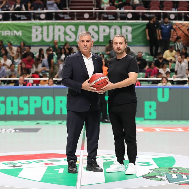 Başkan Sezer Sezgin, Anadolu Efes Maçı Sponsoru Bursa Fan Club'u Ziyaret Etti