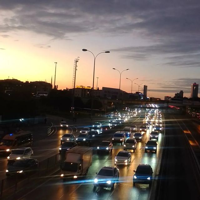 Avcılar'da Hafta Sonu Yoğun Bir Atmosfer