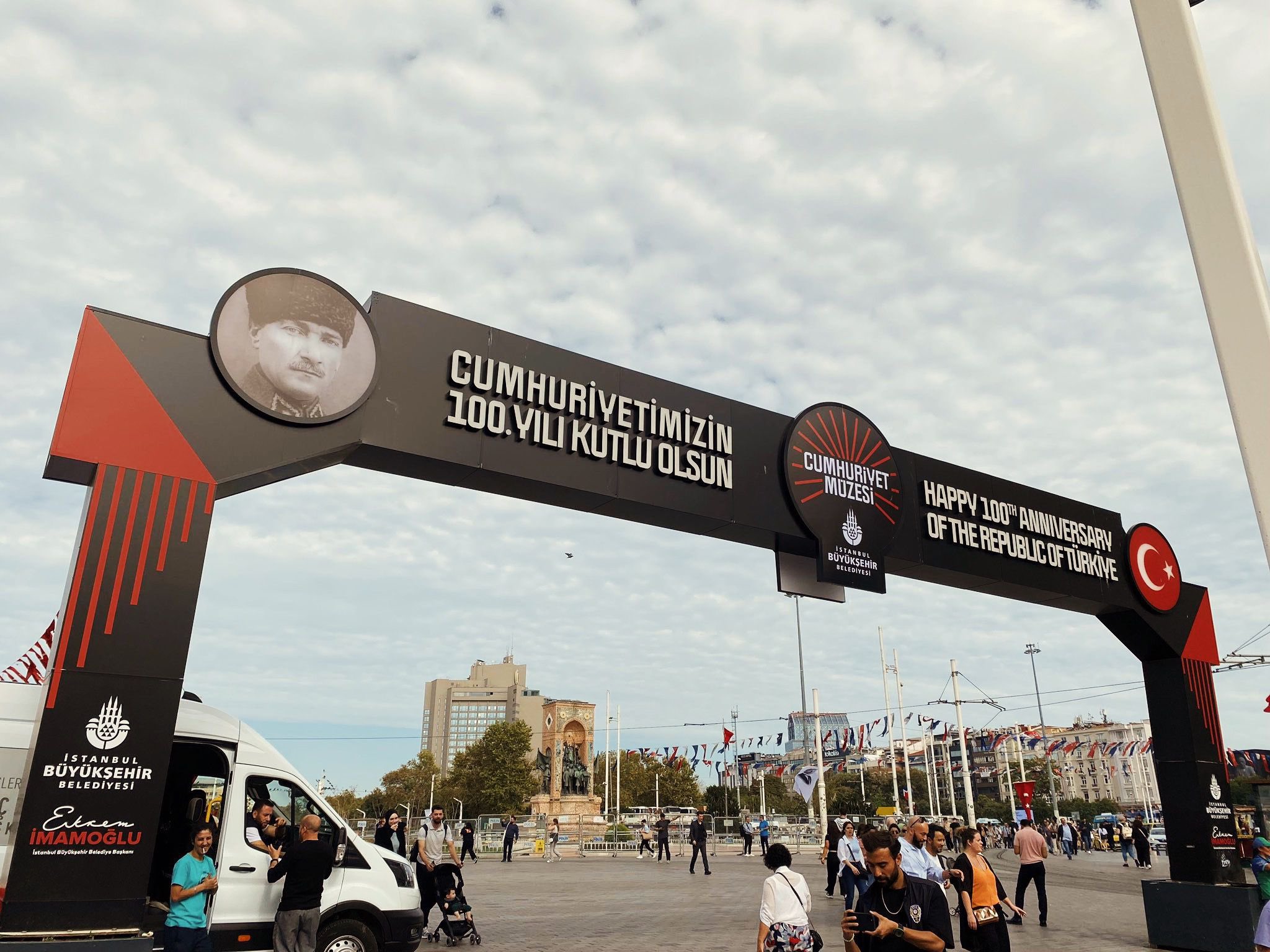 İstanbul Büyükşehir Belediyesi İstiklal Caddesi'nde Estetik Bir Çalışma Gerçekleştirdi