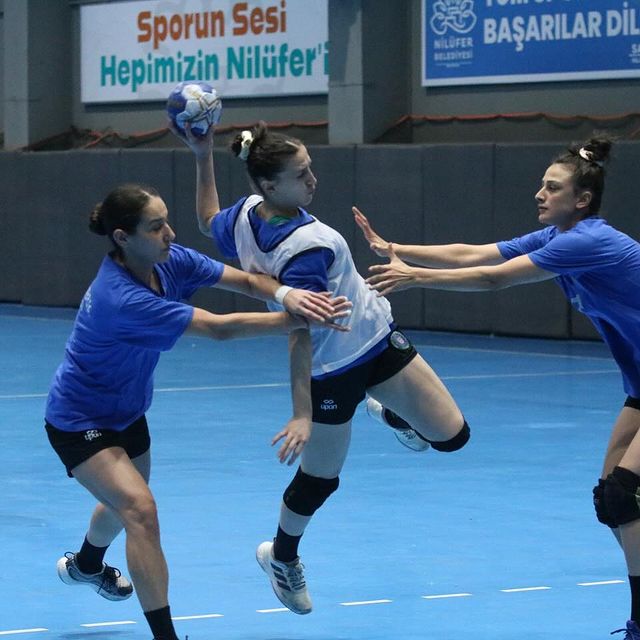 Bursa Büyükşehir Belediyespor Kadın Hentbol Takımı, EHF Avrupa Kupası’nda yoluna devam ediyor