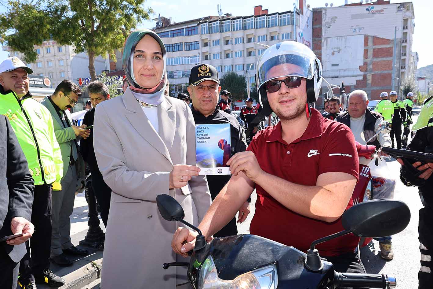 Vali Doç. Dr. Kübra Güran Yiğitbaşı, Kask Kullanımına Dikkat Çekti