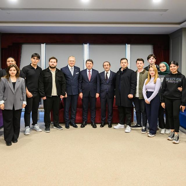 Adalet Bakanı Yılmaz Tunç, İstanbul Aydın Üniversitesi Hukuk Kulübü'nü Ziyaret Etti