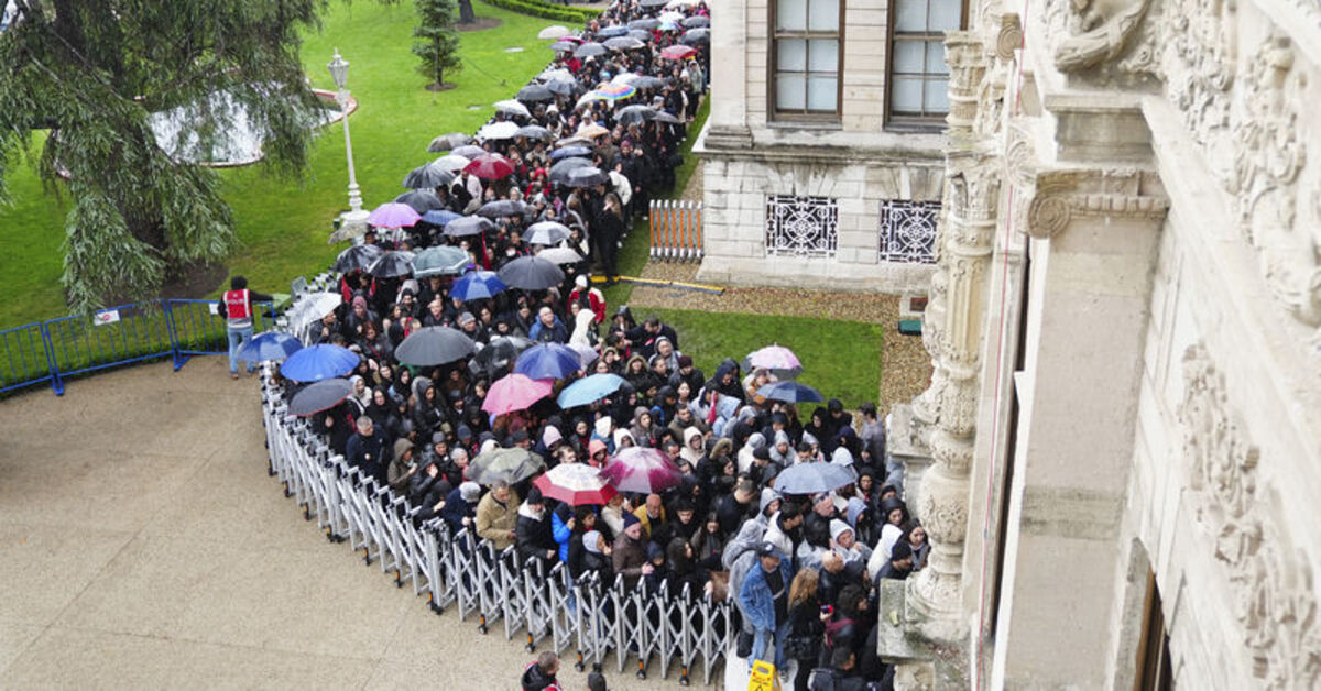 Dolmabahçe'de Atatürk'e Anlamlı Anma Töreni